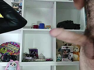 Stepsister Sucks 20cm Cock in Impressive Deepthroat