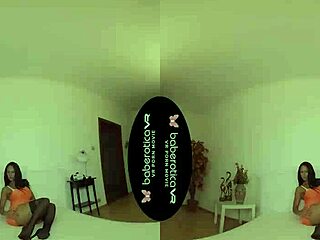 Isabela Chrystin Masturbates In VR!