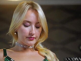 Troia bionda 18+ con tette gode cazzo grosso di Tommy Gold