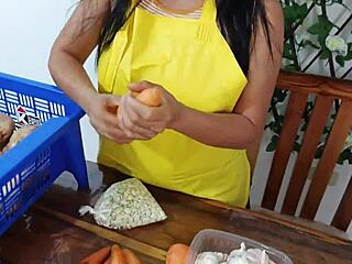 Latina vendor bends over for doggystyle sex at workplace after no change payment