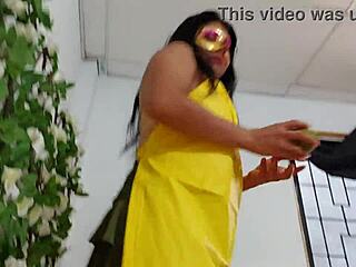 Latina vendor bends over for doggystyle sex at workplace after no change payment