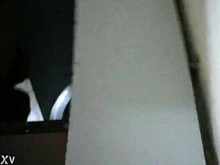 베트남 남자, 화장실에서 몰카로 자랑해요