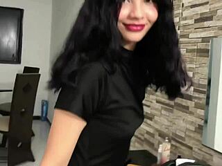 la cachonda de mi hermanastra enseñándome cómo follar a mi novia porno en español