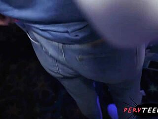 Sinsi garson restoran da beni sertçe siliyor ve yakalanıyoruz!