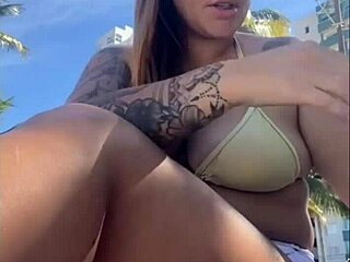 Estou na praia com tesao vou ficar me exibindo aqui pra macho