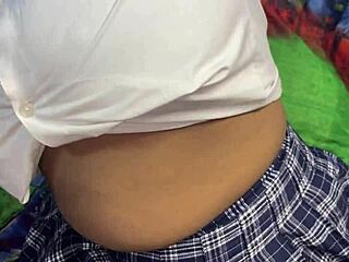 فتاة هندية ساخنة ديسي تتناك مع كس ضيق بقوة