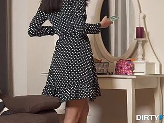 Dirty Flix - Courtesan Azumi Liu Orgasms And Cumsprays!