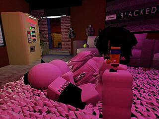 מזיינים אותי חזק על ידי מעריץ חרמן בסגנון רובלוקס