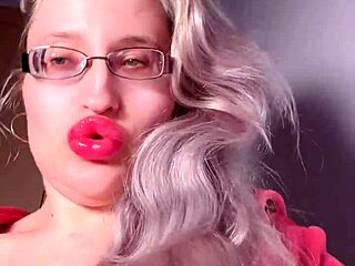 Bimbo Red Lipgloss Webcam