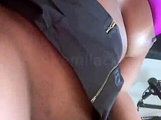 mostrando minha delícia, what do you think of my natural tits?