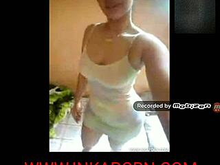 chica webcam caliente 2 shows pussy on cam