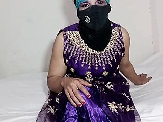 Simran og Rahul, fætter og kusine, har intens anal med klar hindi-lyd