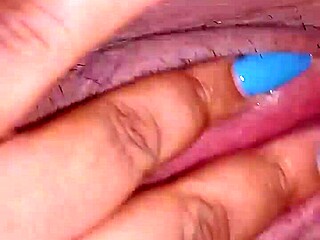 Novia colombiana se masturba riko para mi with dildo fingering orgasm.