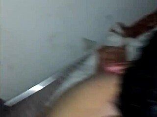 culona sumisa se folla dos desconocidos despu�s de fiesta casero real