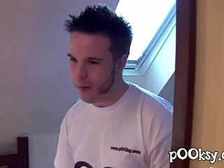 Babe naturelle mignonne aux boobs est une salope française amateur