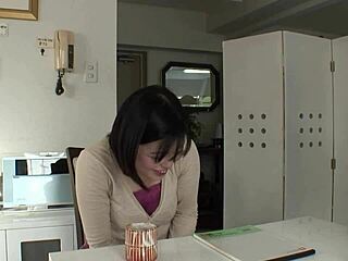 Fucking Curvy Asian Mom