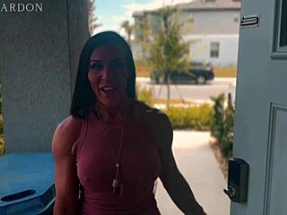 Sexy Bodybuilder Gets Her Big Ass Pounded Bareback During Therapy!