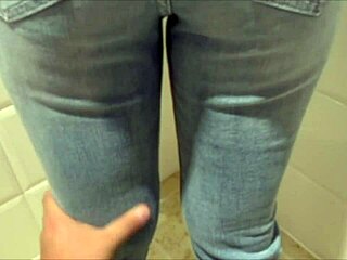 彼氏がおしっこ後のマンコ舐めを渇望