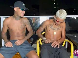 Funkeira calls young maloqueiro to her place and they fuck on the balcony 😏