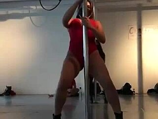 Diosa Argenta Con Otro Pole Dance
