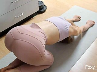 my roommate seduced me during yoga and we fucked in leggings