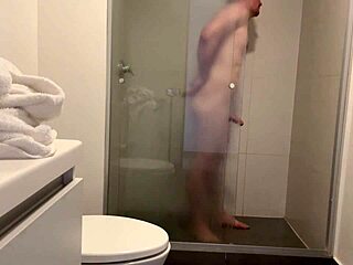 دافني ميشيلز الصغيرة 19 سنة ثديها الضخم الطبيعي كواليس مع أندريس أكوستا 😉