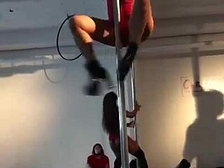 Diosa Argenta Con Otro Pole Dance