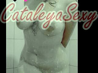 Huge tits model shares photos for fans to enjoy and subscribe