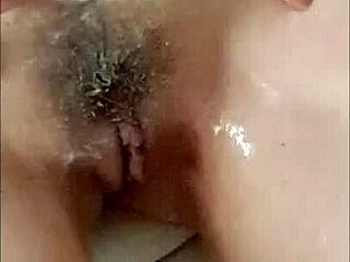 Candid shy amateur gf shaving her pussy close up, check it out 📷