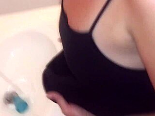 I shower Vivi with golden piss