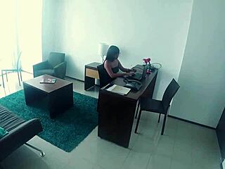 Malefikas - jefe se folla la secretaria 😏