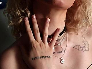 unleashin the heat wit this tanned emo college blonde fingering her pierced pussy fer daddy