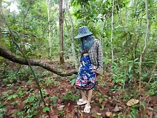 Suggestive Forest Teens Lick Pussy In Thai Woods Adventure