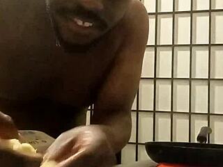 cooking bananas with big tits llamasr turns kitchen dark and freaky 🍌🍑😏