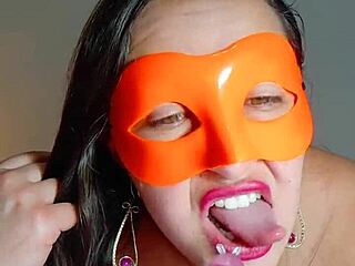 Chubby colombian wife flashes cameltoe pussy lips for boss, craves raw stranger fucks