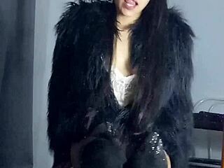 blue's flashing her huge wet colombian pussy just for you babe... so crazy wet!!