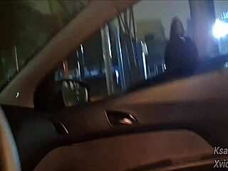 ei, quer punheta rápida pra essa gostosa na rua pública?