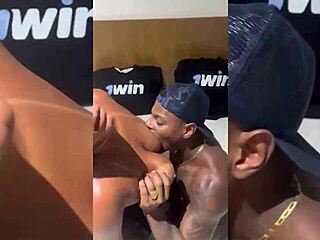 gostosa baiana spreads ass by the river 😈🍑