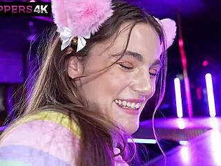 Vip Showers Roller Girl in Cash and Thrills