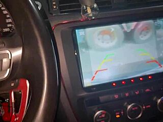 sem marido corno assistindo esposa tatuada no pelo ao ar livre com macho leiteiro