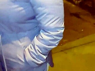 uh acosando essa madura venezolana culona nas ruas de lima com hilo rojo parte 2...