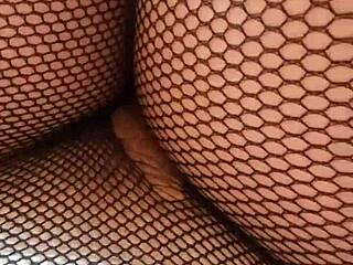 greta sets a net for sensual mature beauty's feet