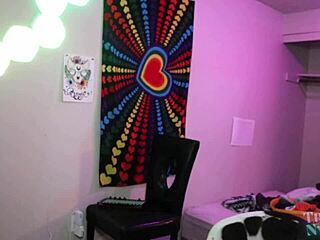 blonde babe twerks her big ass on cam fingering wet pussy