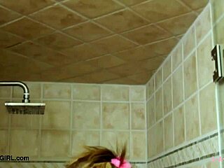 Wow sweet blonde teen flaunts sexy body in steamy bath!