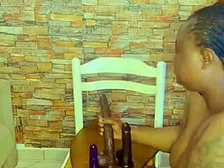 Homemade retro lesbians shave pussies for blue films scissoring action