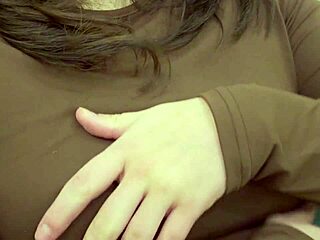 Teen babe shakes big ass for daddy after yoga workout