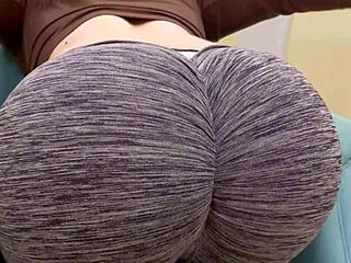 Teen babe shakes big ass for daddy after yoga workout