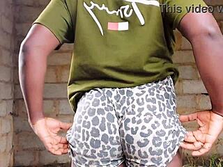 itxqueen spreads big clit pussy lips squirting outdoors early sunday morning