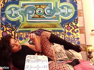 la latina in lingerie shakes her huge ass for fans