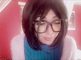 so chantal grabs her new toy fingers her pussy til she squirts everywhere huge mess